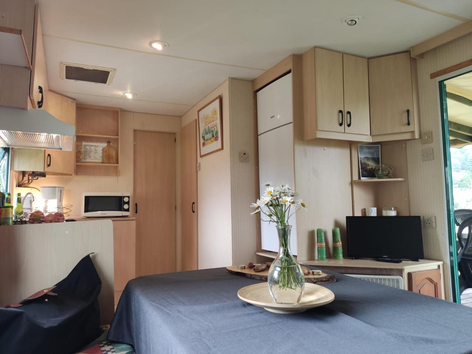 Camping Mayet-De-Montagne Le Mayet-de-Montagne ภายนอก รูปภาพ